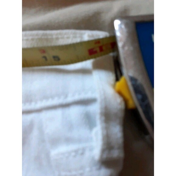 Levis 515 Shorts Classic White Summer Womens 8 M  Mid Rise Stretch  4.5 Inseam - Picture 8 of 8